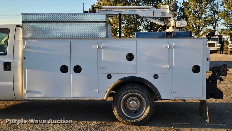 image for item IO9770 2011 Ford F350 Super Duty XL utility bed pickup truck