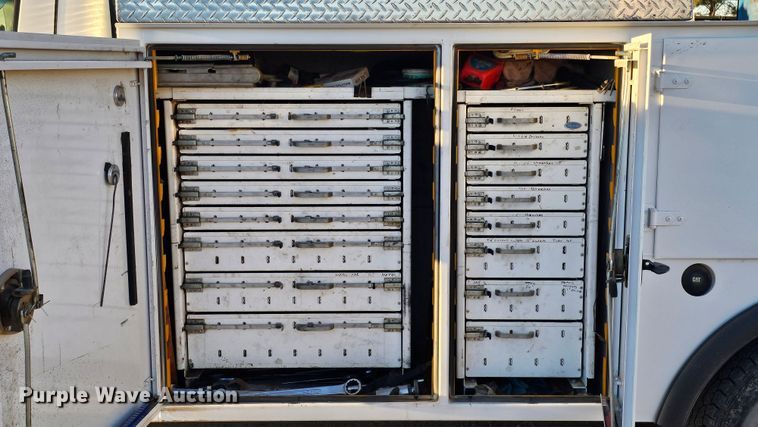 image for item IO9770 2011 Ford F350 Super Duty XL utility bed pickup truck