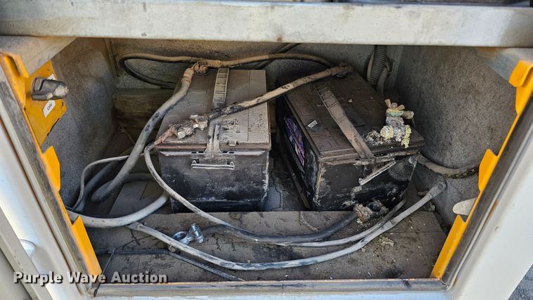 image for item IO9770 2011 Ford F350 Super Duty XL utility bed pickup truck