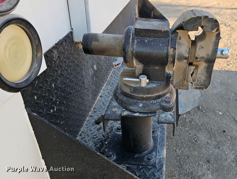 image for item IO9770 2011 Ford F350 Super Duty XL utility bed pickup truck