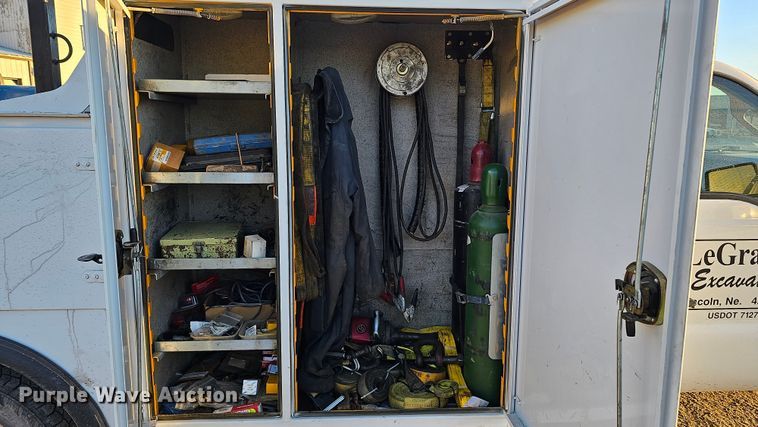 image for item IO9770 2011 Ford F350 Super Duty XL utility bed pickup truck