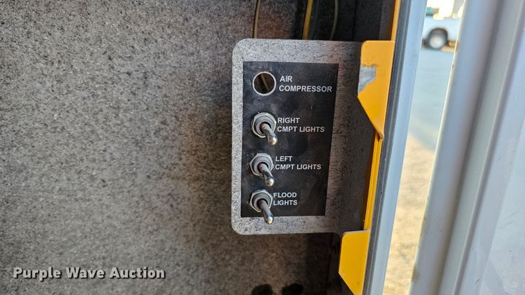 image for item IO9770 2011 Ford F350 Super Duty XL utility bed pickup truck