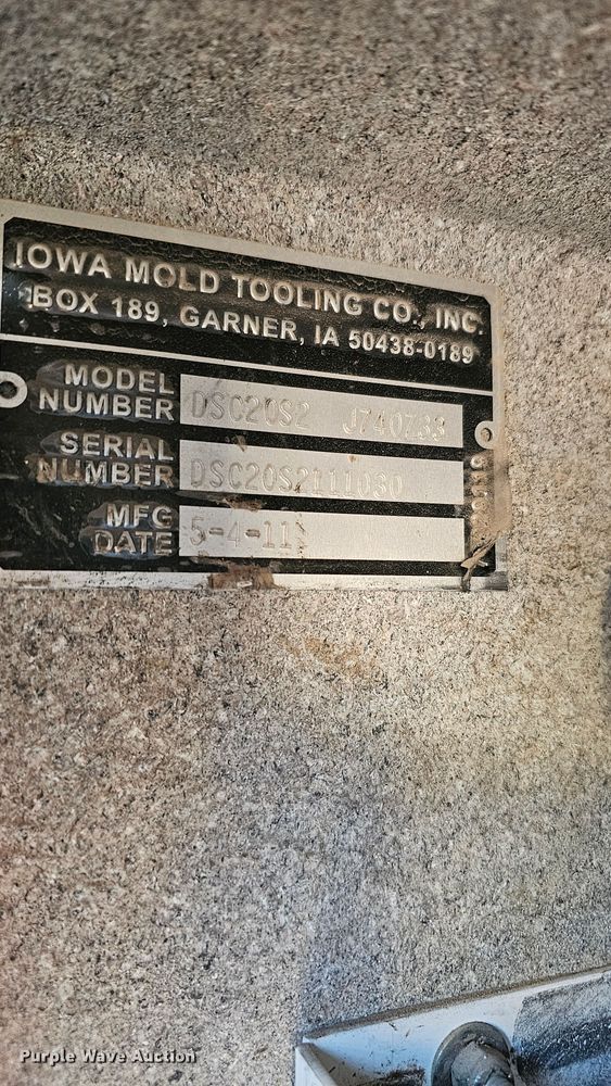 image for item IO9770 2011 Ford F350 Super Duty XL utility bed pickup truck