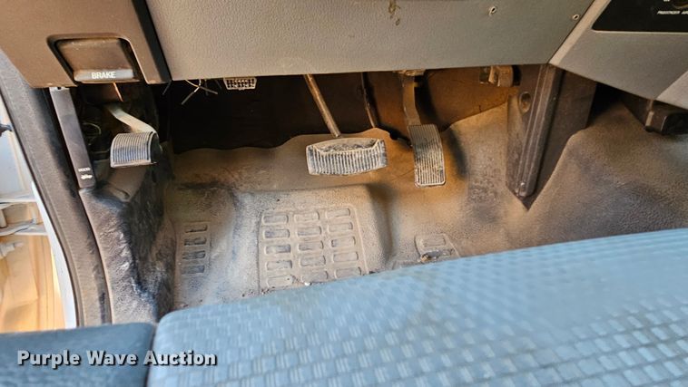 image for item IO9770 2011 Ford F350 Super Duty XL utility bed pickup truck