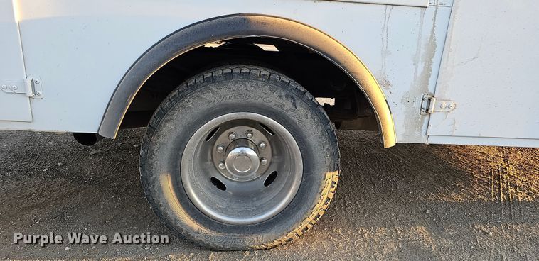 image for item IO9770 2011 Ford F350 Super Duty XL utility bed pickup truck