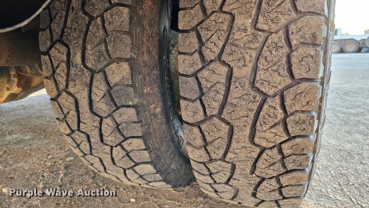 image for item IO9770 2011 Ford F350 Super Duty XL utility bed pickup truck