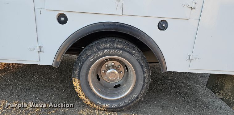 image for item IO9770 2011 Ford F350 Super Duty XL utility bed pickup truck