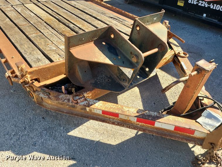 image for item DI3028 2000 Towmaster  equipment trailer