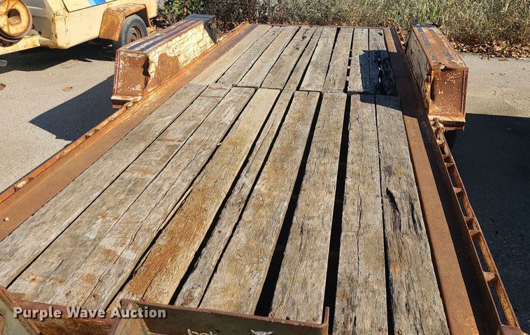 image for item DI3028 2000 Towmaster  equipment trailer