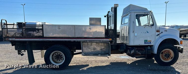 image for item DJ6377 2000 International 4700  flatbed truck
