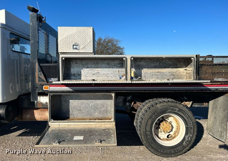 image for item DJ6377 2000 International 4700  flatbed truck