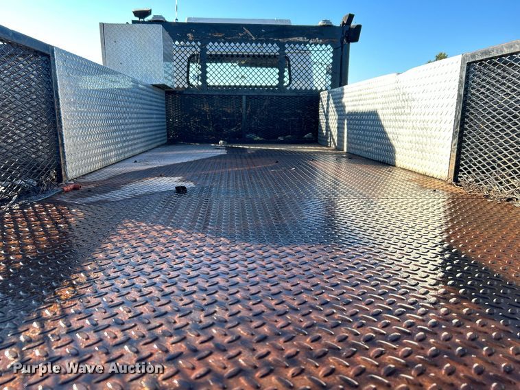 image for item DJ6377 2000 International 4700  flatbed truck