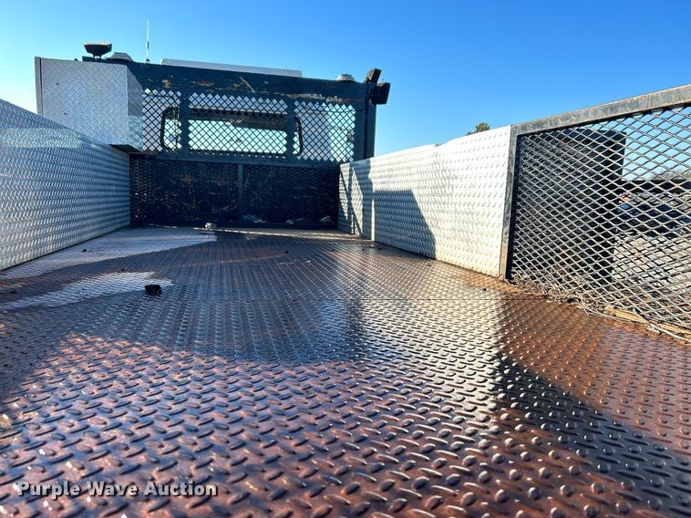 image for item DJ6377 2000 International 4700  flatbed truck