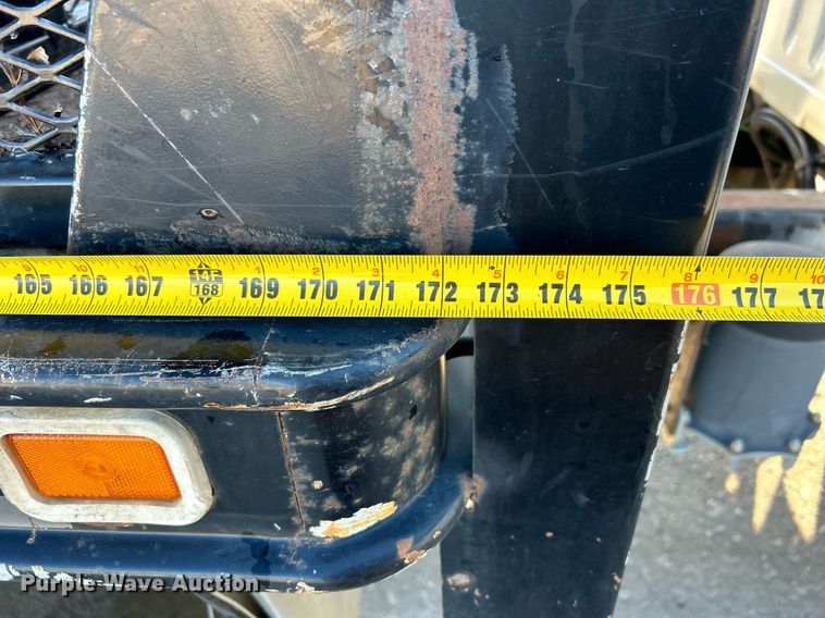 image for item DJ6377 2000 International 4700  flatbed truck