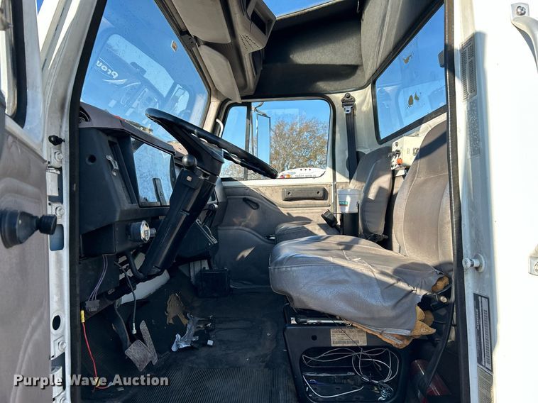 image for item DJ6377 2000 International 4700  flatbed truck