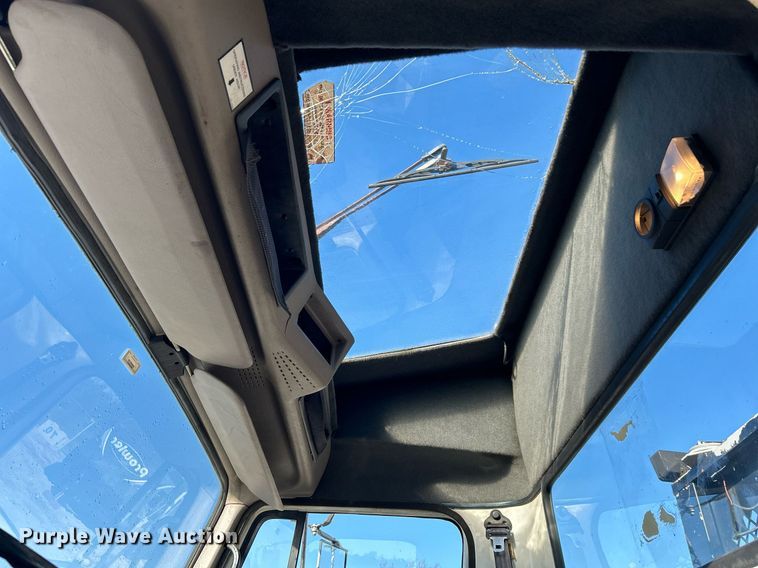 image for item DJ6377 2000 International 4700  flatbed truck