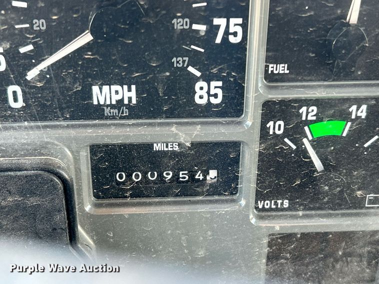 image for item DJ6377 2000 International 4700  flatbed truck