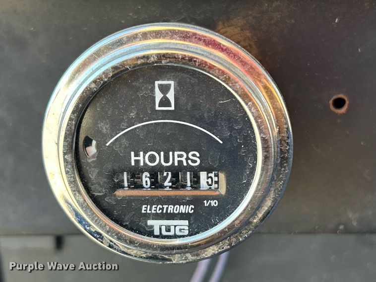 image for item DJ6377 2000 International 4700  flatbed truck