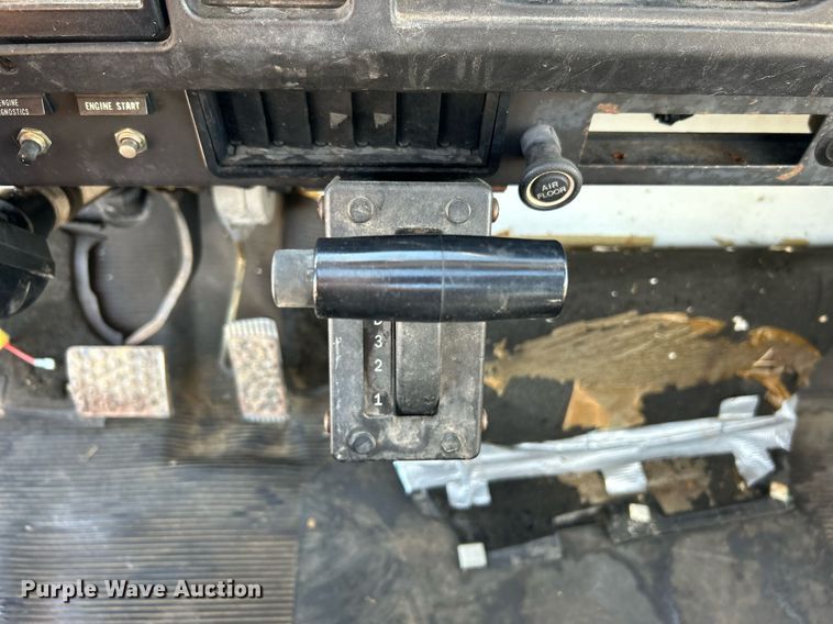 image for item DJ6377 2000 International 4700  flatbed truck