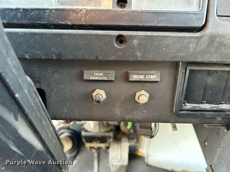 image for item DJ6377 2000 International 4700  flatbed truck