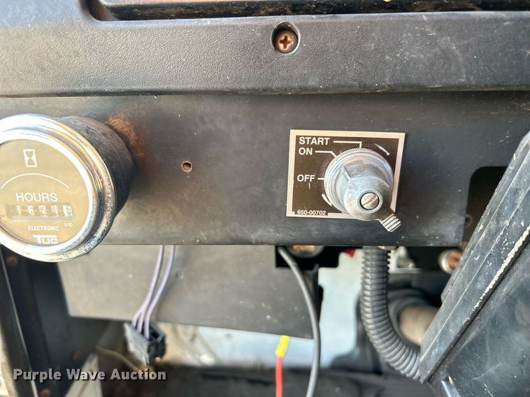 image for item DJ6377 2000 International 4700  flatbed truck