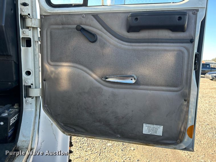 image for item DJ6377 2000 International 4700  flatbed truck