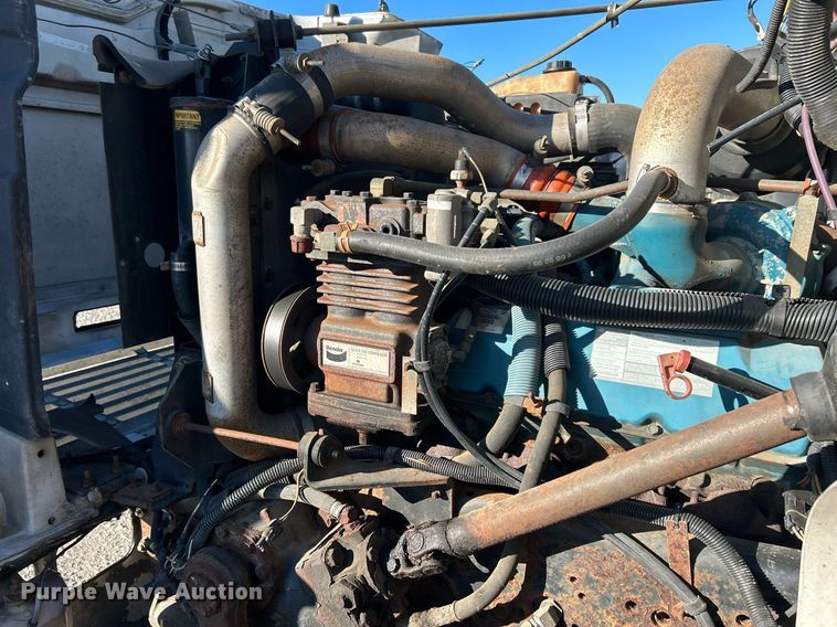 image for item DJ6377 2000 International 4700  flatbed truck