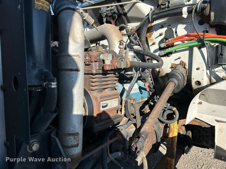 image for item DJ6377 2000 International 4700  flatbed truck