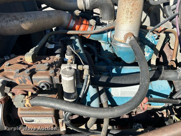 image for item DJ6377 2000 International 4700  flatbed truck