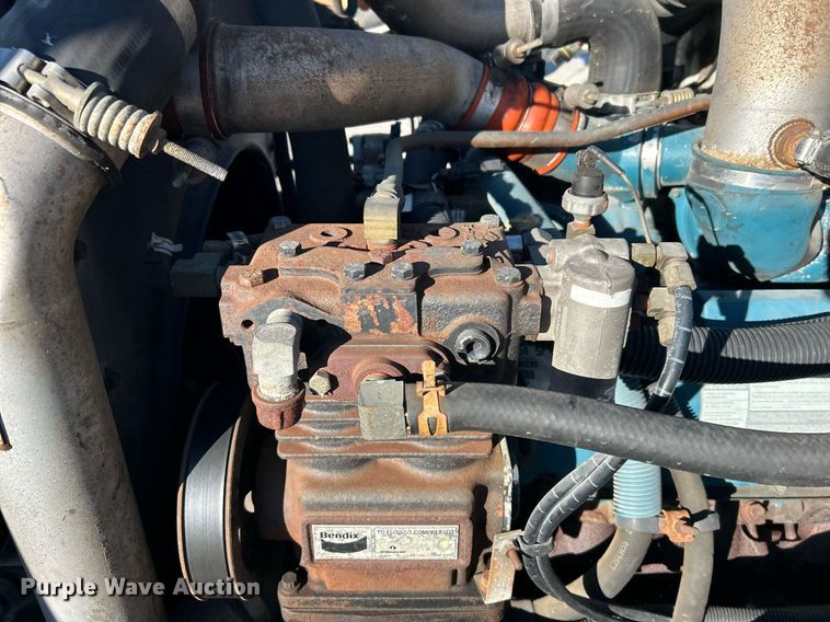 image for item DJ6377 2000 International 4700  flatbed truck