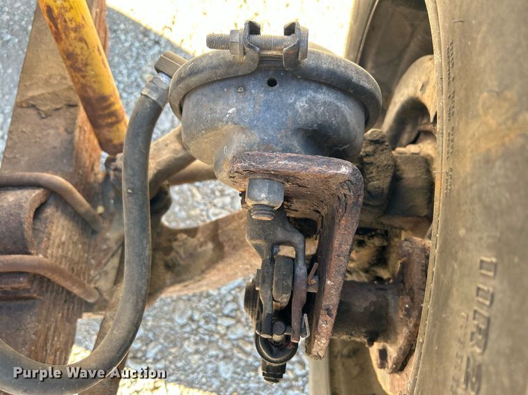 image for item DJ6377 2000 International 4700  flatbed truck