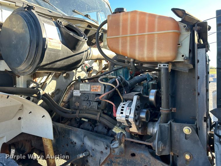 image for item DJ6377 2000 International 4700  flatbed truck