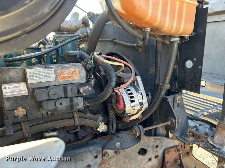 image for item DJ6377 2000 International 4700  flatbed truck