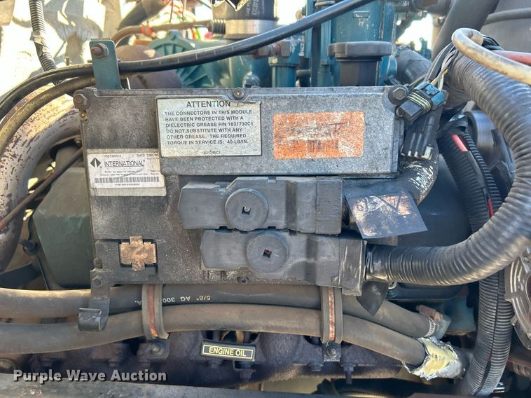 image for item DJ6377 2000 International 4700  flatbed truck