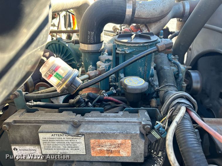 image for item DJ6377 2000 International 4700  flatbed truck