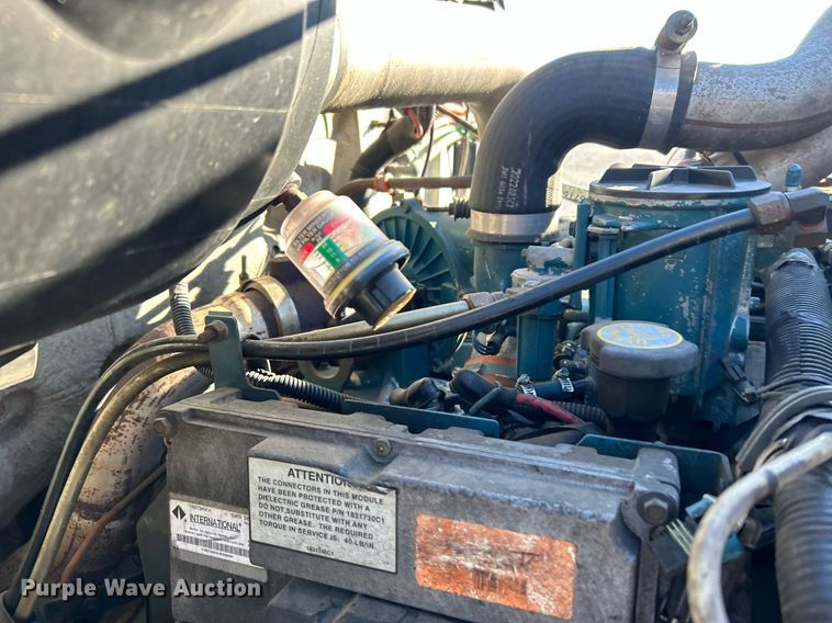 image for item DJ6377 2000 International 4700  flatbed truck