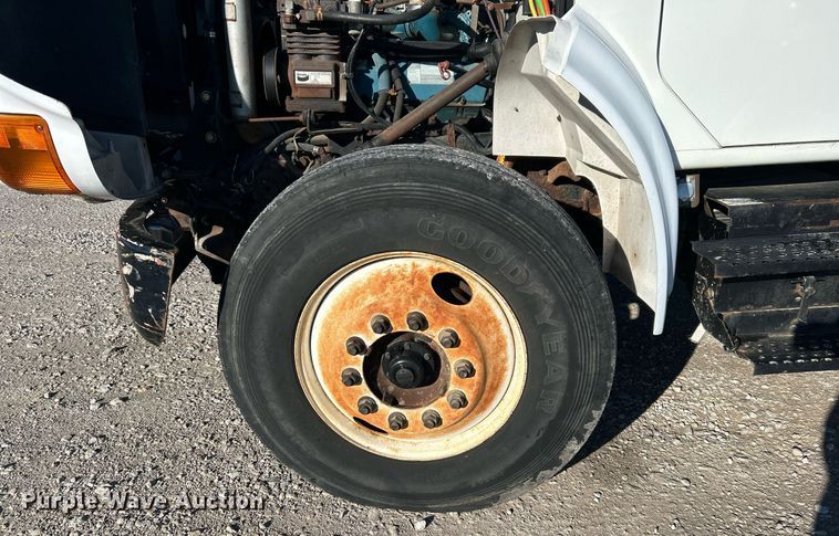 image for item DJ6377 2000 International 4700  flatbed truck