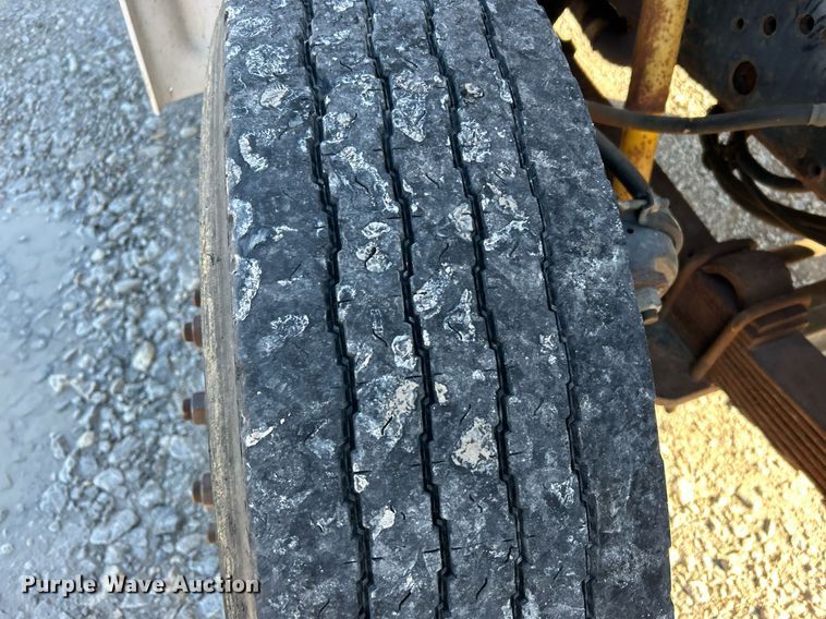 image for item DJ6377 2000 International 4700  flatbed truck