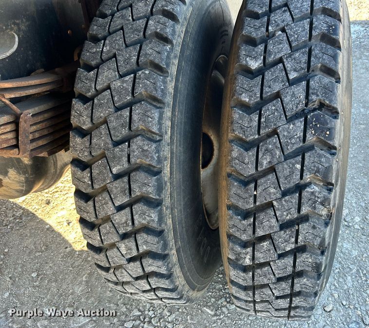 image for item DJ6377 2000 International 4700  flatbed truck