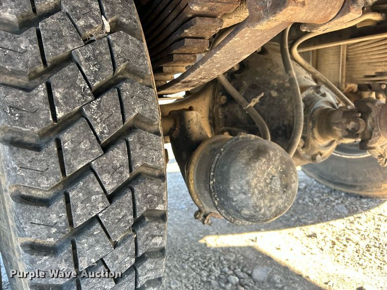 image for item DJ6377 2000 International 4700  flatbed truck