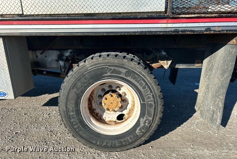 image for item DJ6377 2000 International 4700  flatbed truck