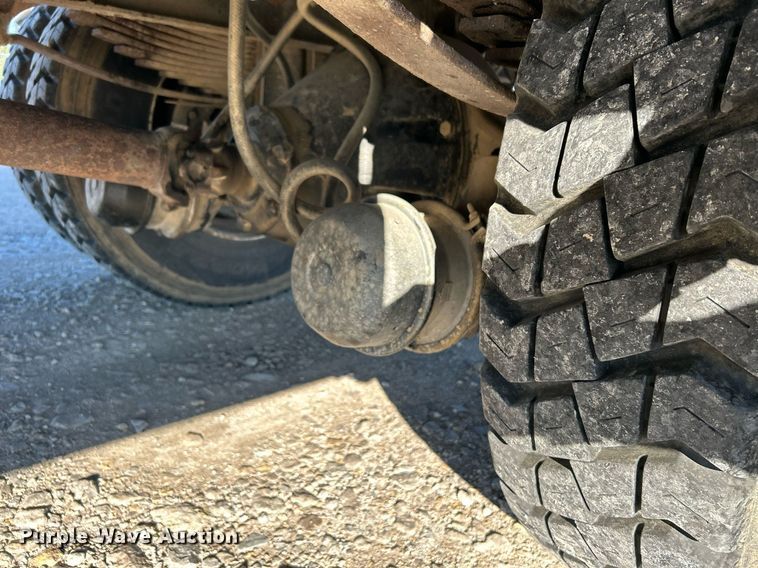 image for item DJ6377 2000 International 4700  flatbed truck