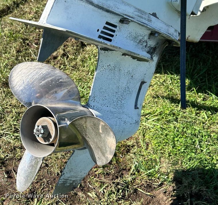 image for item DJ6430 1991  Angler Fun 'n' Sun Cruiser boat