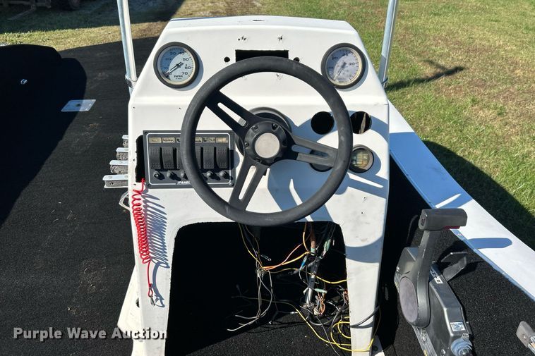 image for item DJ6430 1991  Angler Fun 'n' Sun Cruiser boat