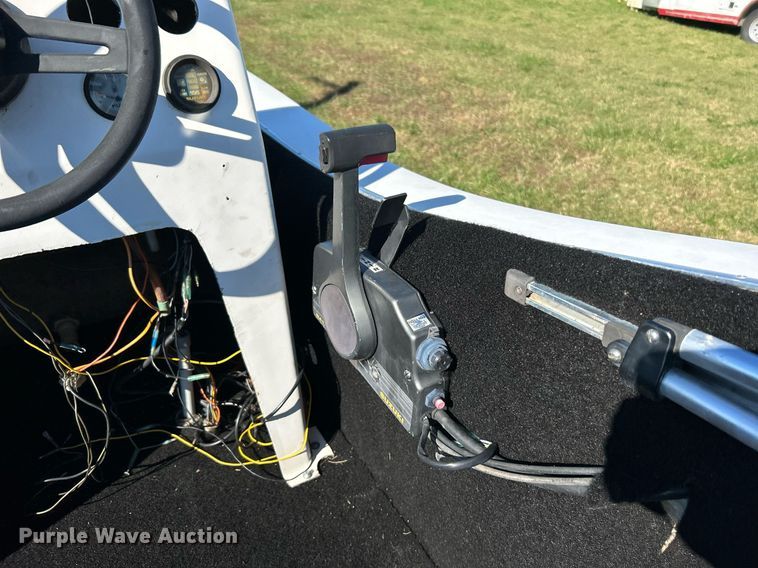 image for item DJ6430 1991  Angler Fun 'n' Sun Cruiser boat