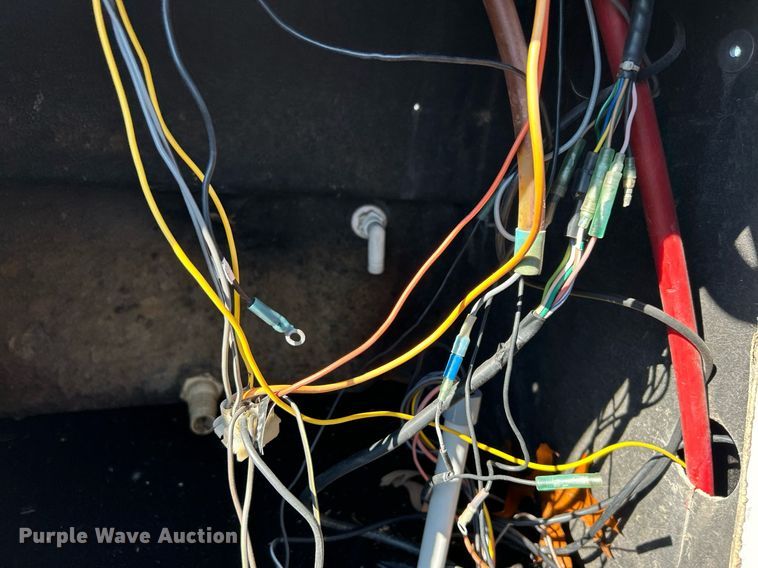 image for item DJ6430 1991  Angler Fun 'n' Sun Cruiser boat