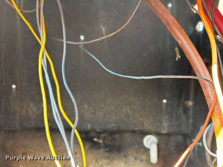 image for item DJ6430 1991  Angler Fun 'n' Sun Cruiser boat