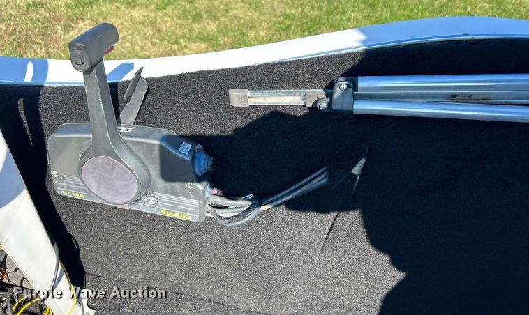 image for item DJ6430 1991  Angler Fun 'n' Sun Cruiser boat