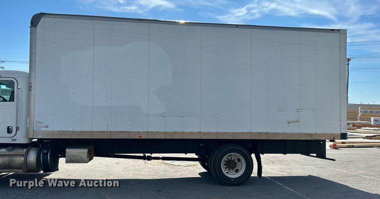 image for item DJ6464 2016 Peterbilt 330  box truck