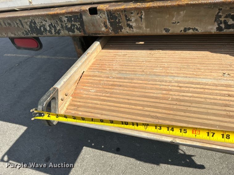 image for item DJ6464 2016 Peterbilt 330  box truck